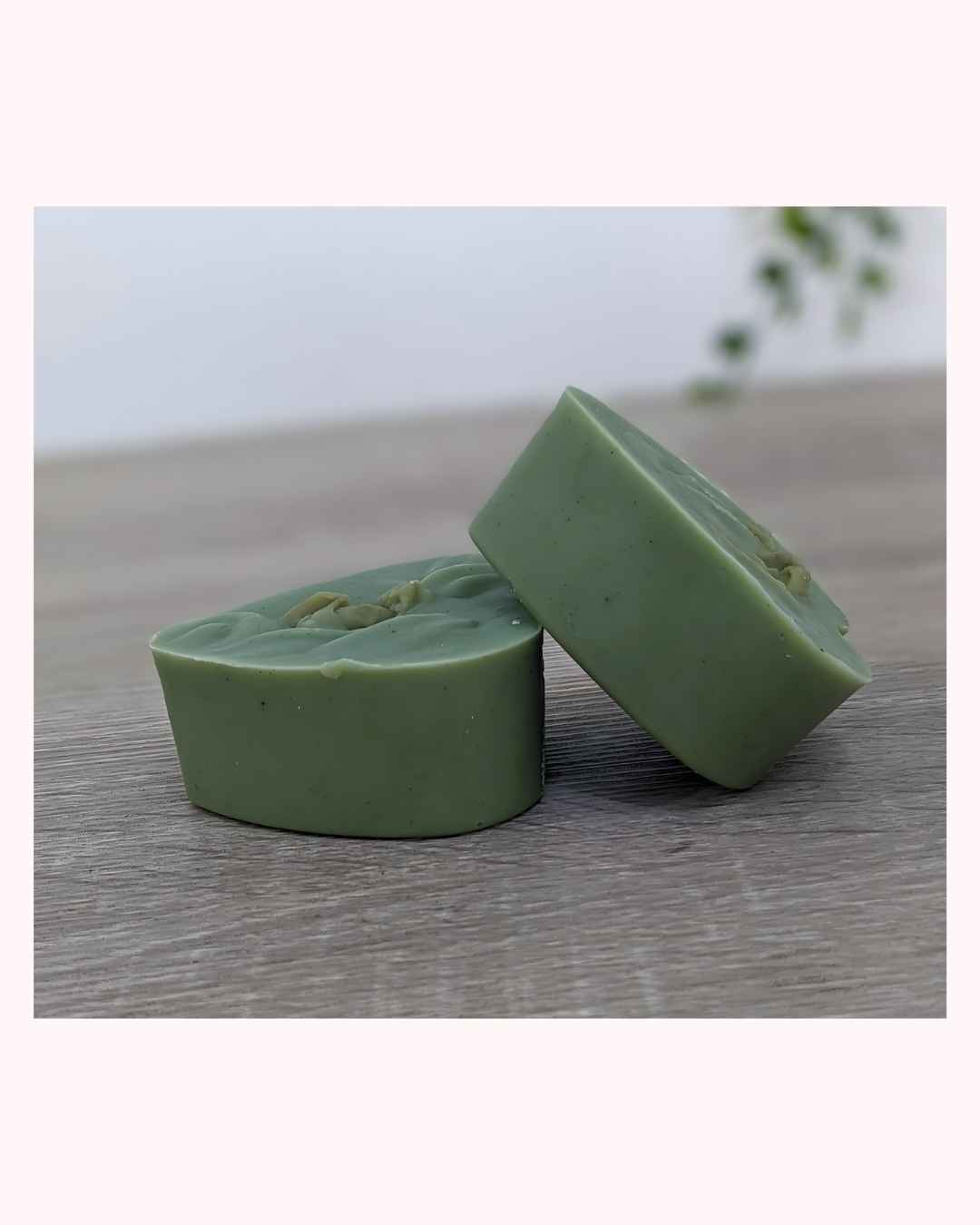 Savon artisanal à la poudre de moringa