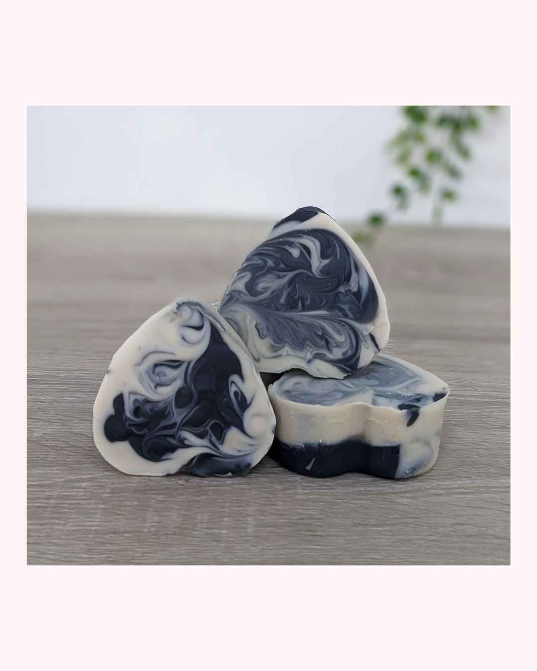 Savon au charbon noir actif